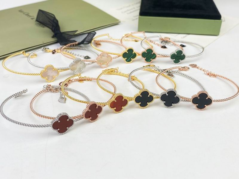 Van Cleef & Arpels bracelet 08yxq01